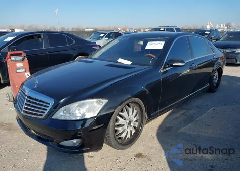 2007 Mercedes-Benz S 550 z USA, uszkodzony, nr VIN WDDNG71X07A116279